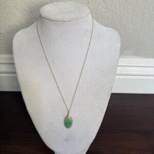 Solid 14K yellow gold marked 14K green jadeite pendant Necklace